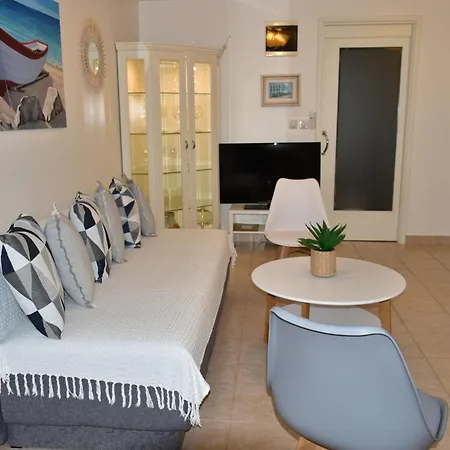 Meerblick Ferienhaus: Modernes Urlaubsdomizil Mit Terrasse Dajla