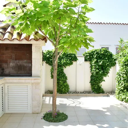 Meerblick Ferienhaus: Modernes Urlaubsdomizil Mit Terrasse * Dajla