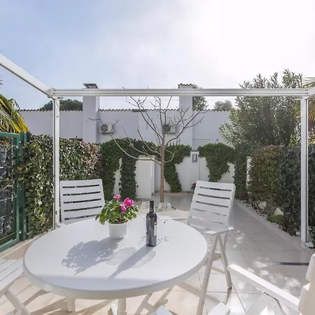 Meerblick Ferienhaus: Modernes Urlaubsdomizil Mit Terrasse * Dajla