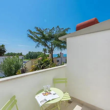 Meerblick Ferienhaus: Modernes Urlaubsdomizil Mit Terrasse Dajla