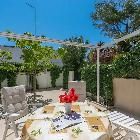 Meerblick Ferienhaus: Modernes Urlaubsdomizil Mit Terrasse * Dajla